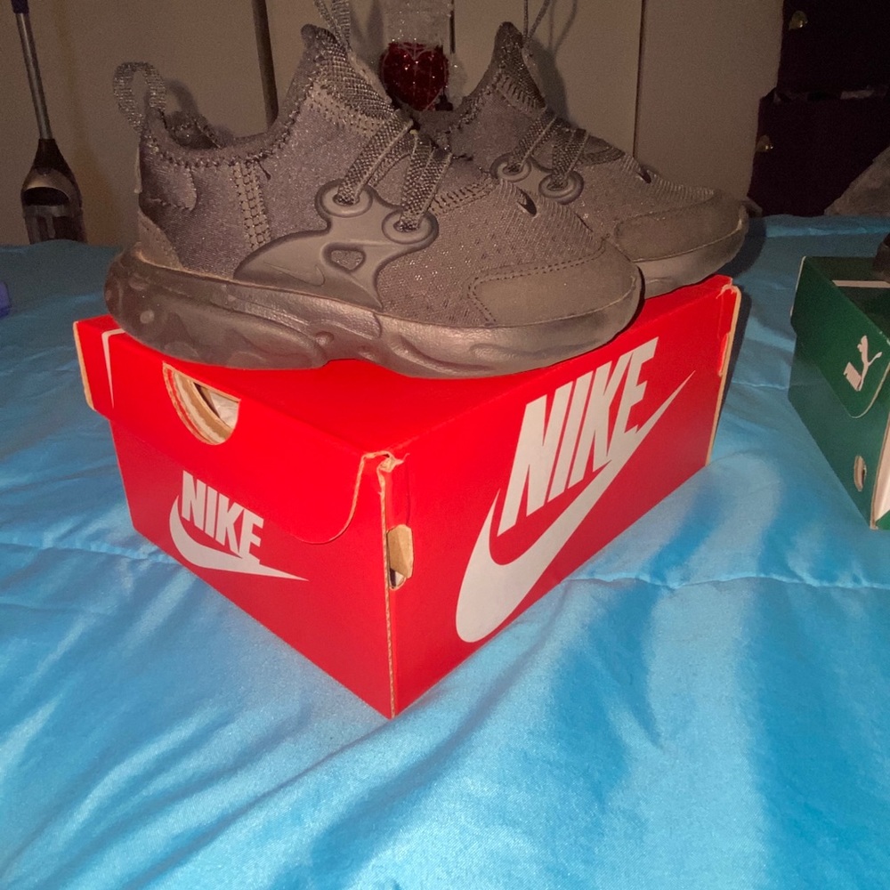 Toddler Nike sneakers